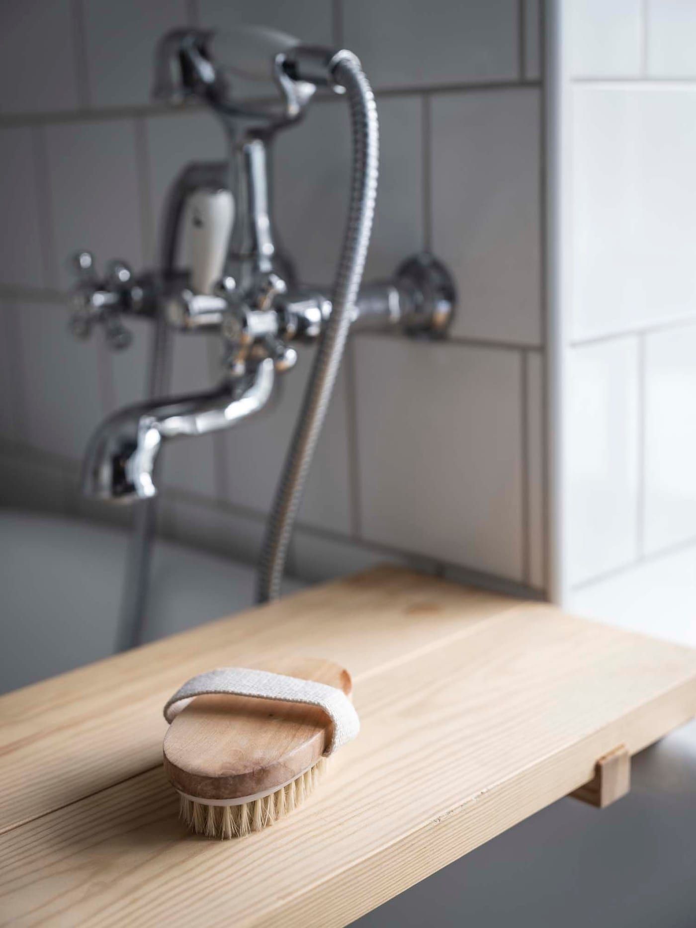 A wooden tray sits across a bathtub.