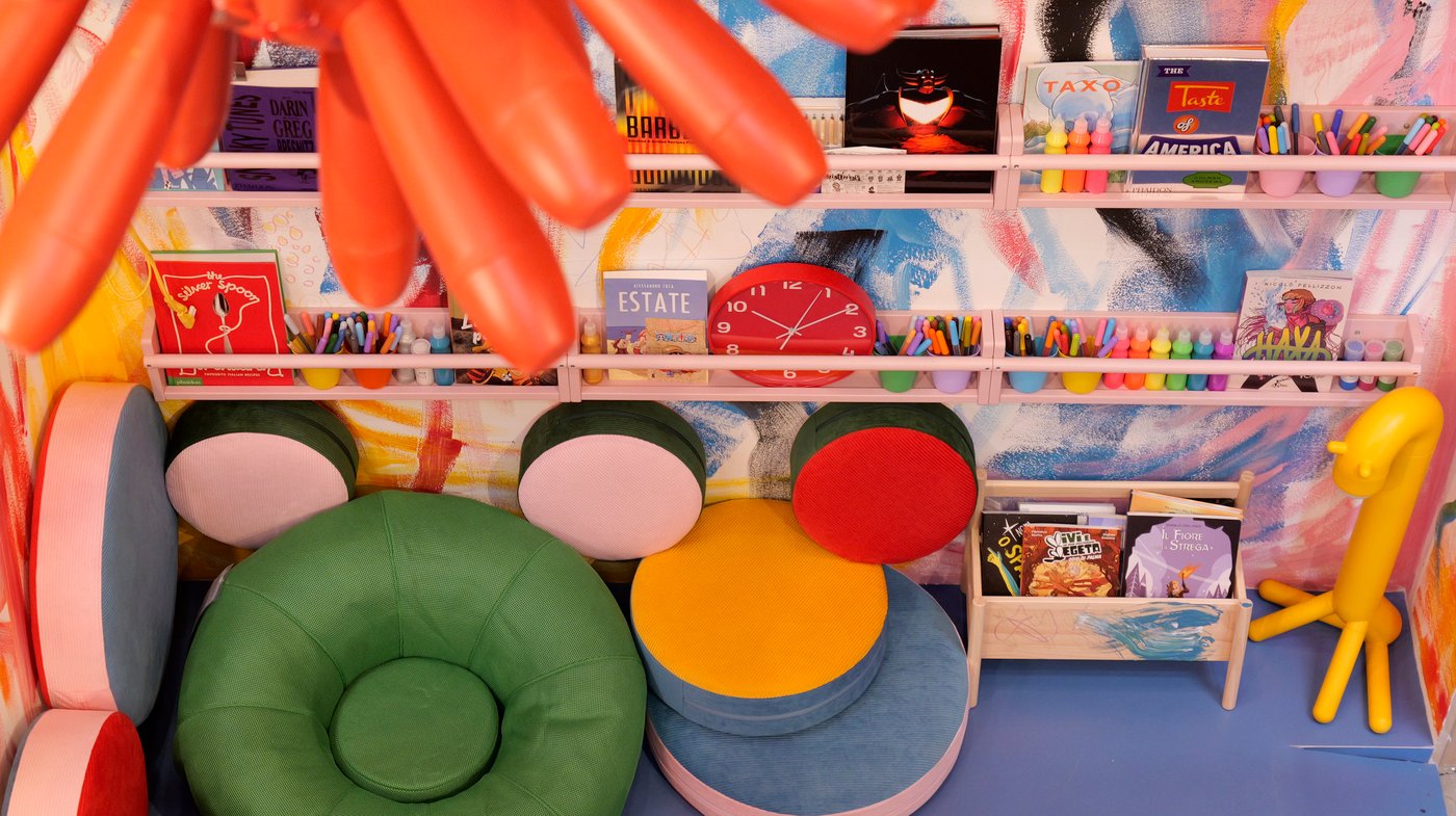 An aerial view of Lydia and Alessandra's colourful roomset.