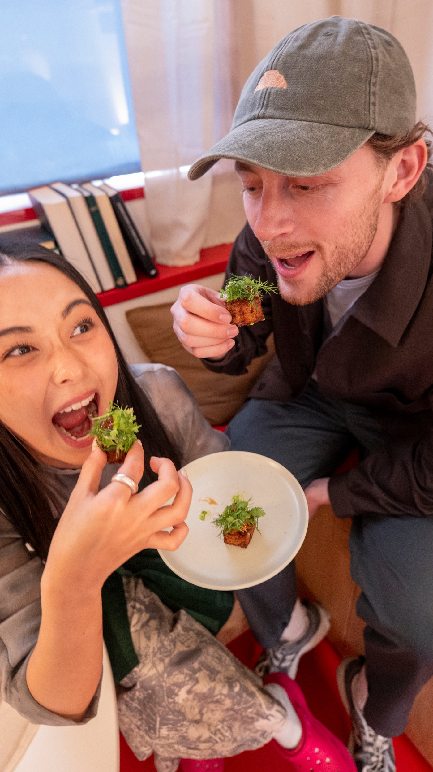Tina and Oliver share a plate of food.