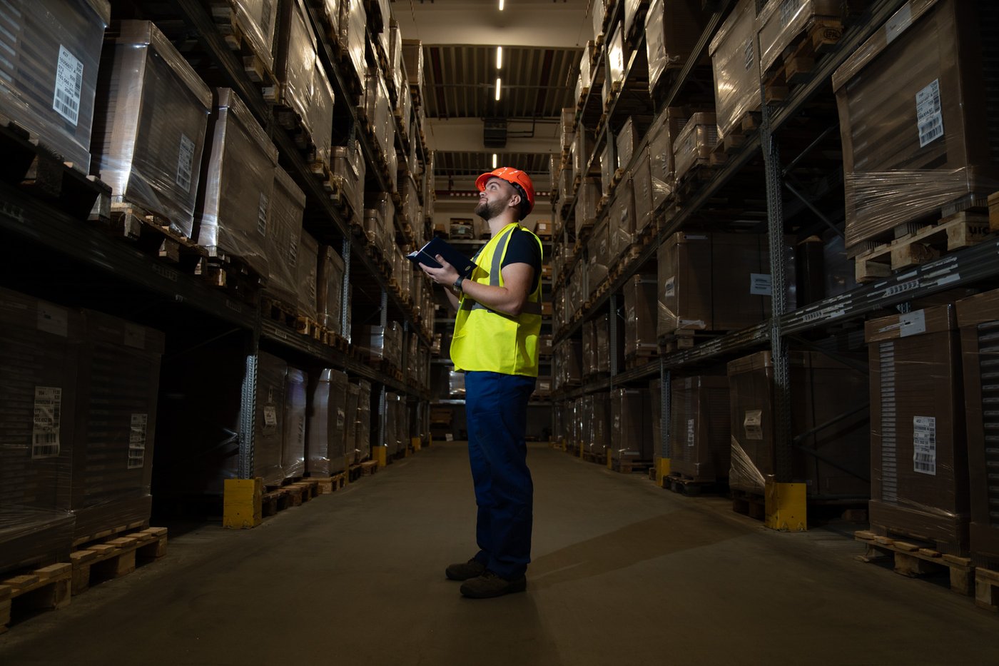 An IKEA Industry co-worker looking up at a shelf in a factory in Sopron.