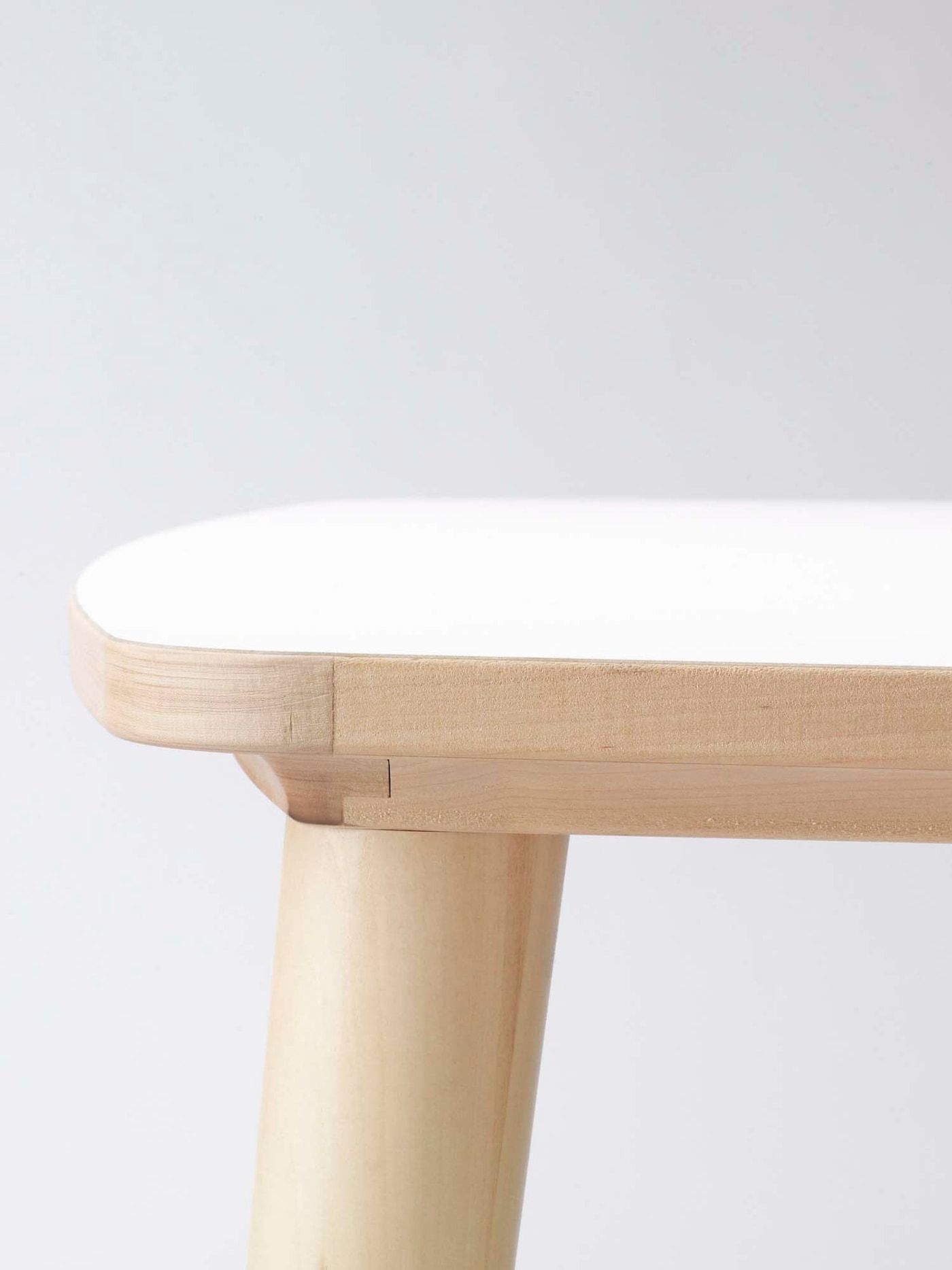 Close-up view of the. OMTÄNKSAM table's leg and surface join.