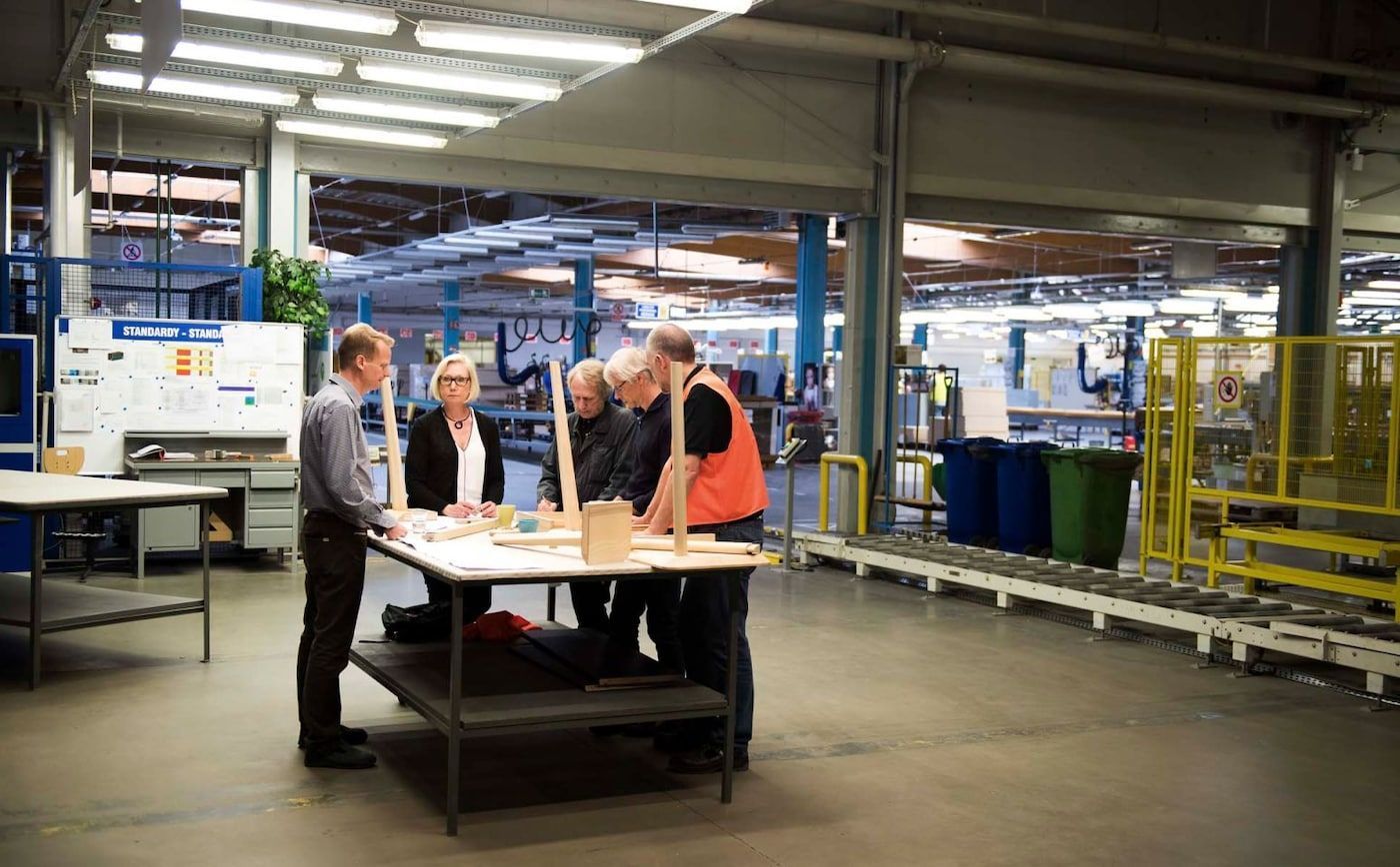 Marianne and Knut in the model shop building a table prototype.