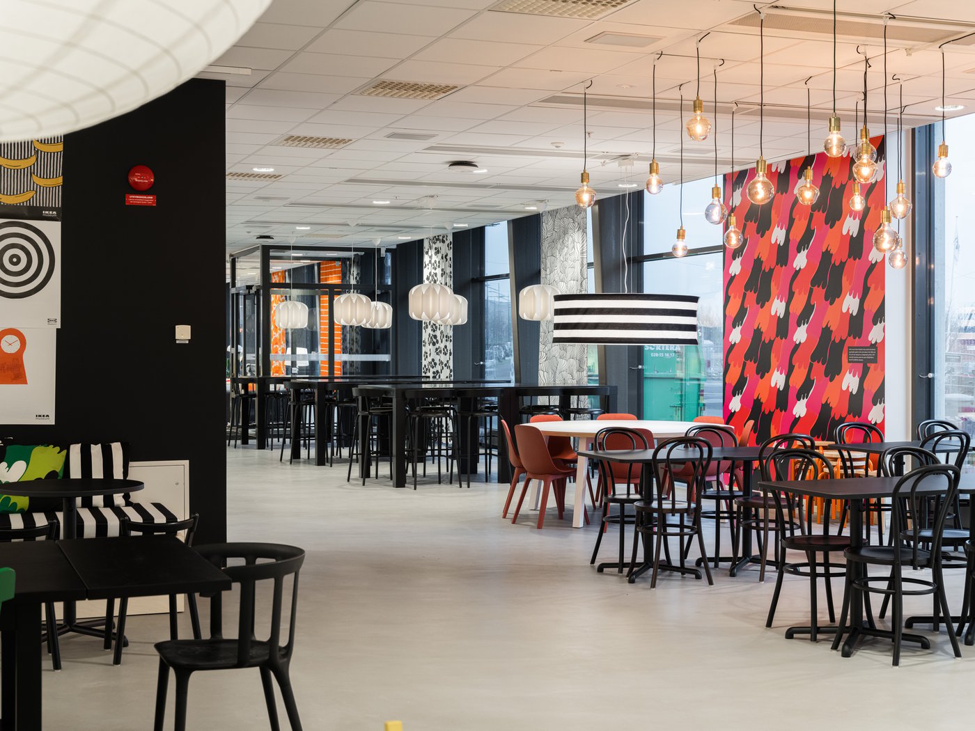 The dining area in the IKEA KLIPPORNA office in Malmö.
