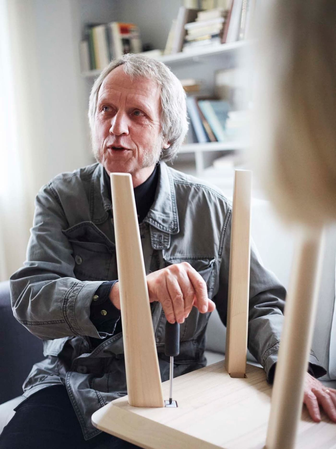 Knut Hagberg assembling a table