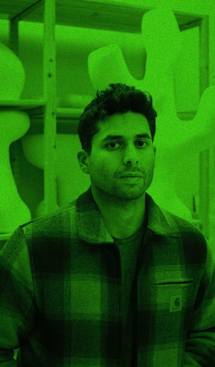 A green colour-washed portrait of Abel Cárcamo Segovia.