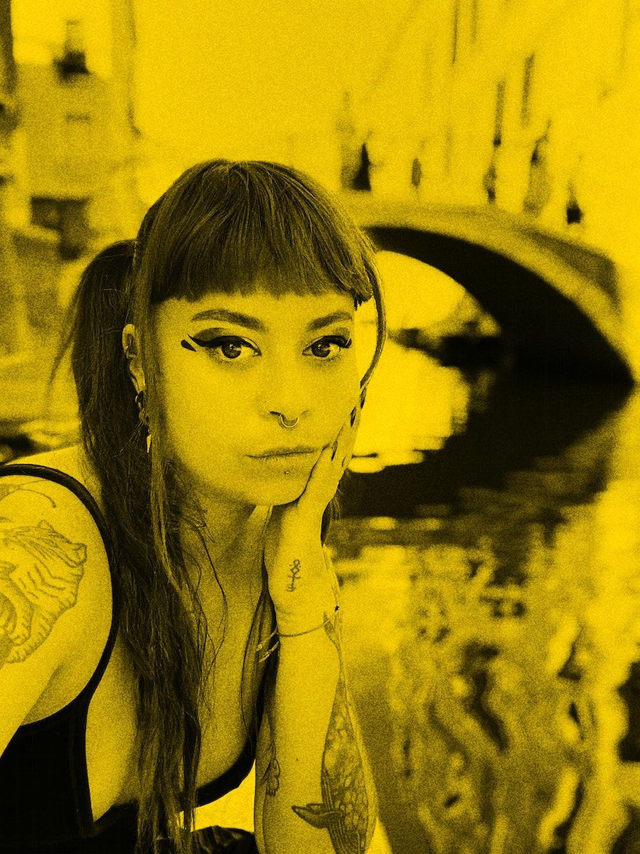 A yellow colour-washed portrait of Diana Ordóñez.