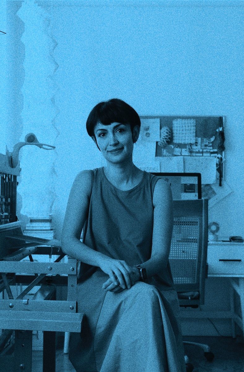 A blue colour-washed portrait of Marisol Centeno.