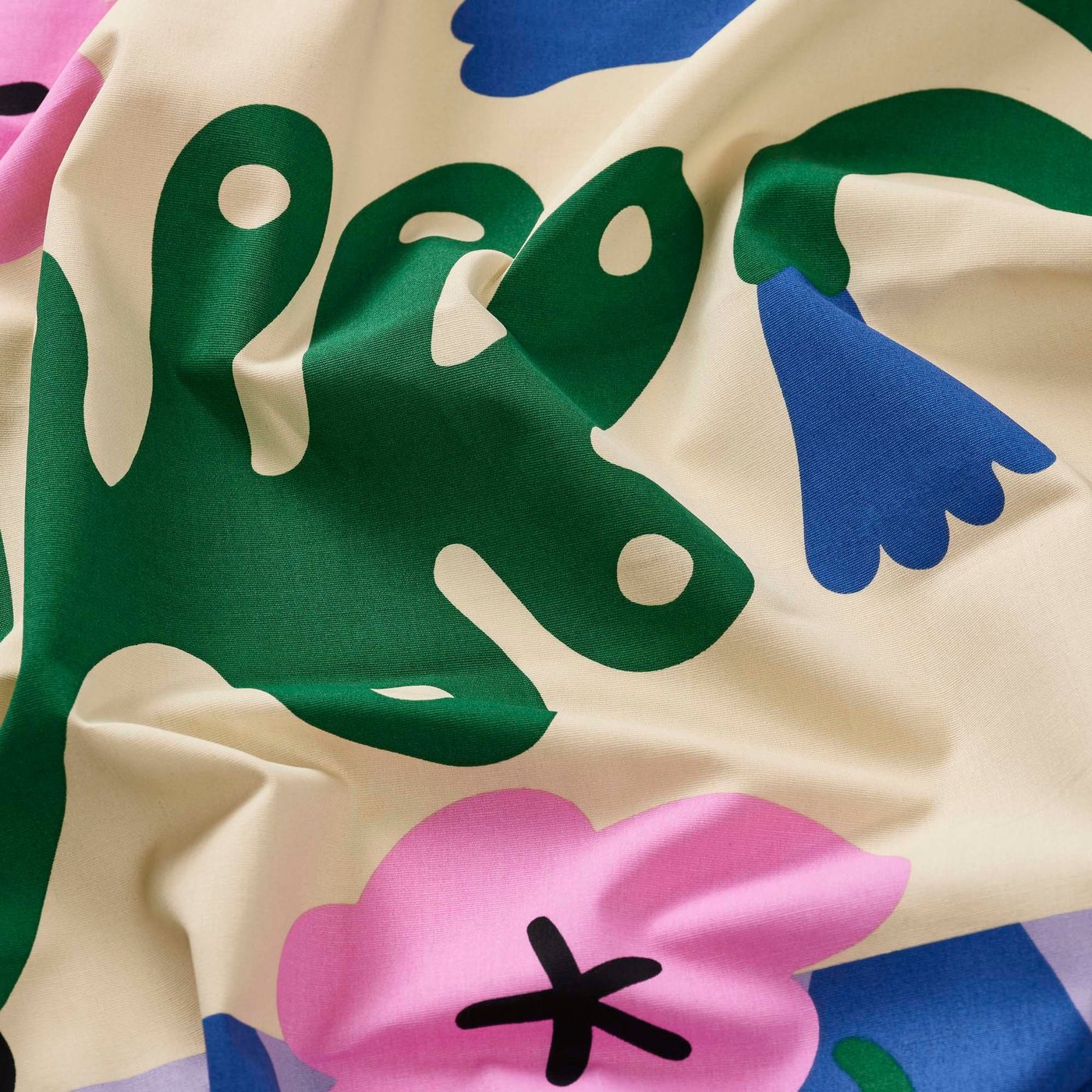 A close-up image of a piece of FJÄLLDRABA fabric, wrinkled.