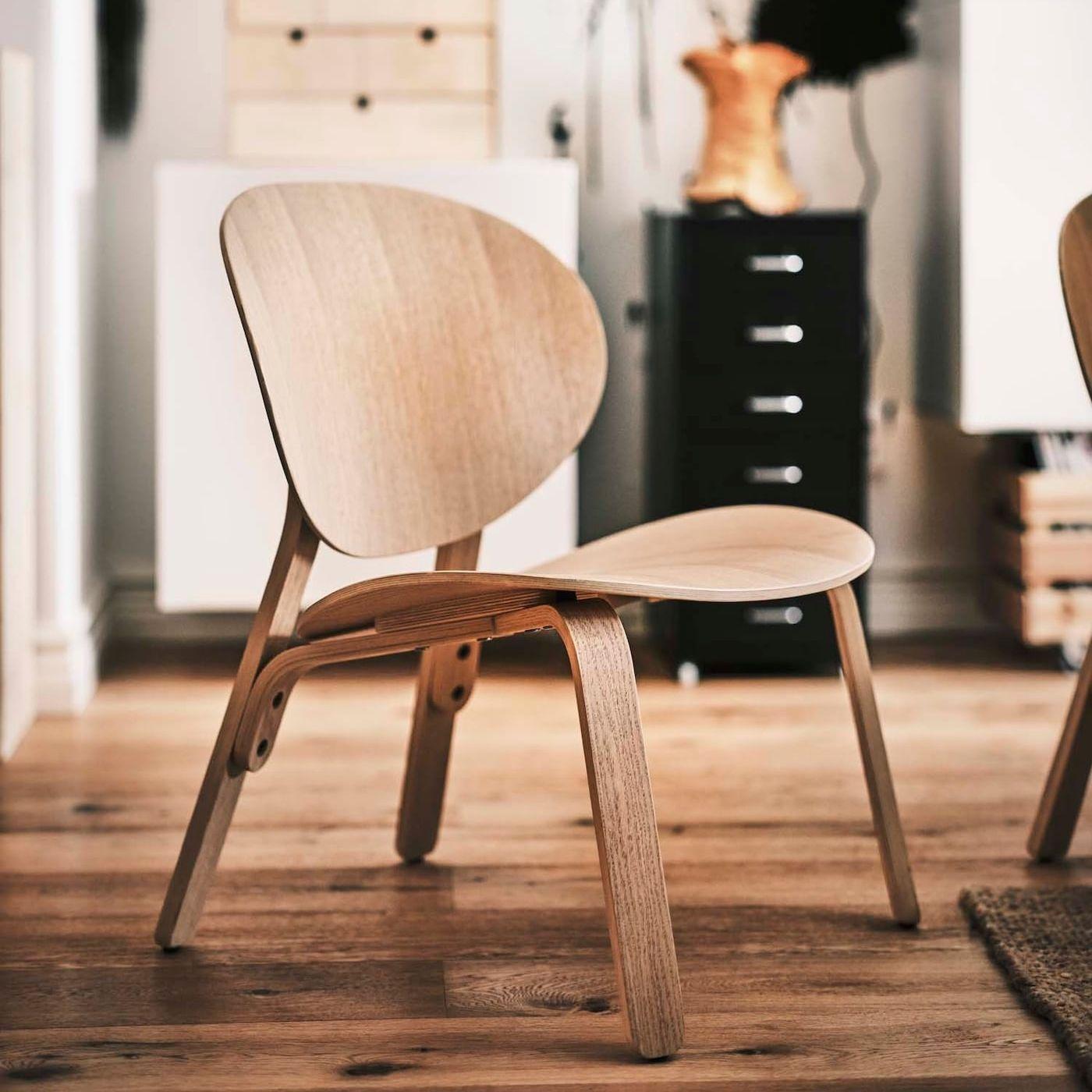 FRÖSET chair in white stained oak veneer in a white room with wooden floors.