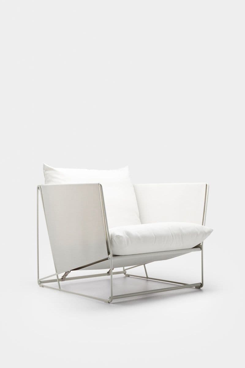 A HAVSTEN armchair on a white infinity backdrop.
