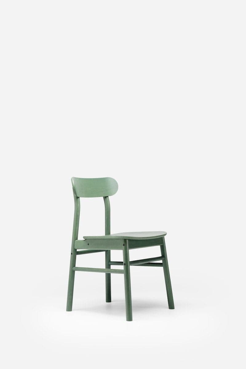 A green RÖNNINGE chair on a white infinity backdrop.