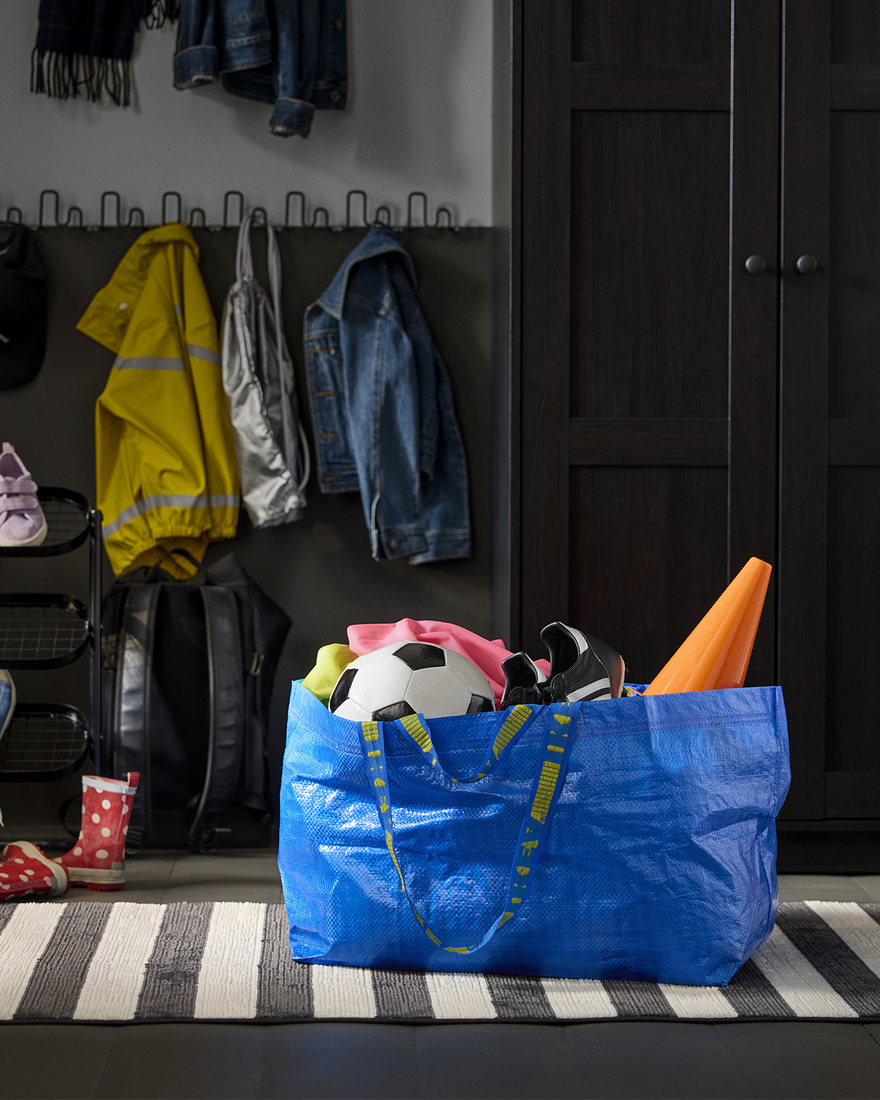 An updated FRAKTA bag carrying football items to be taken to a match.