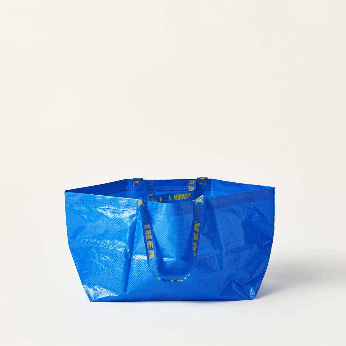An empty FRAKTA bag ready to be used.