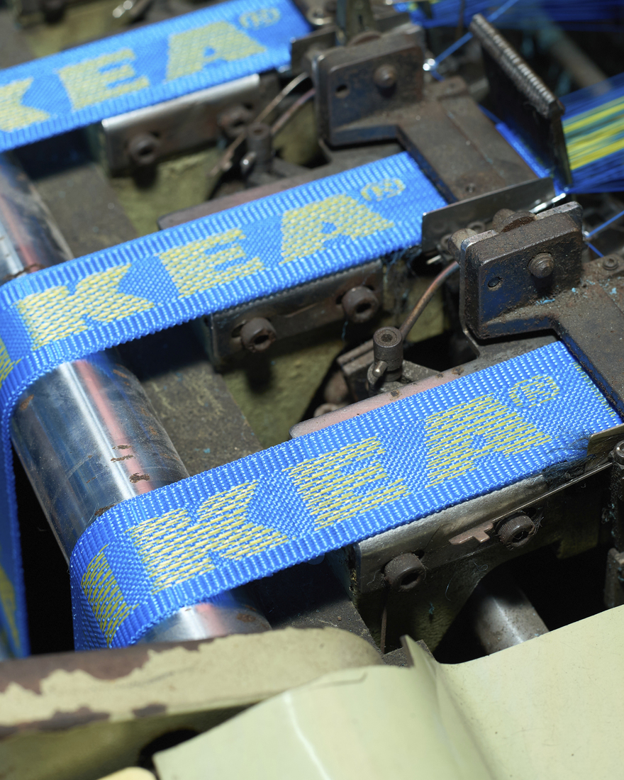 The handles of the updated FRAKTA bag are weaved by a machine in the factory where it's produced.