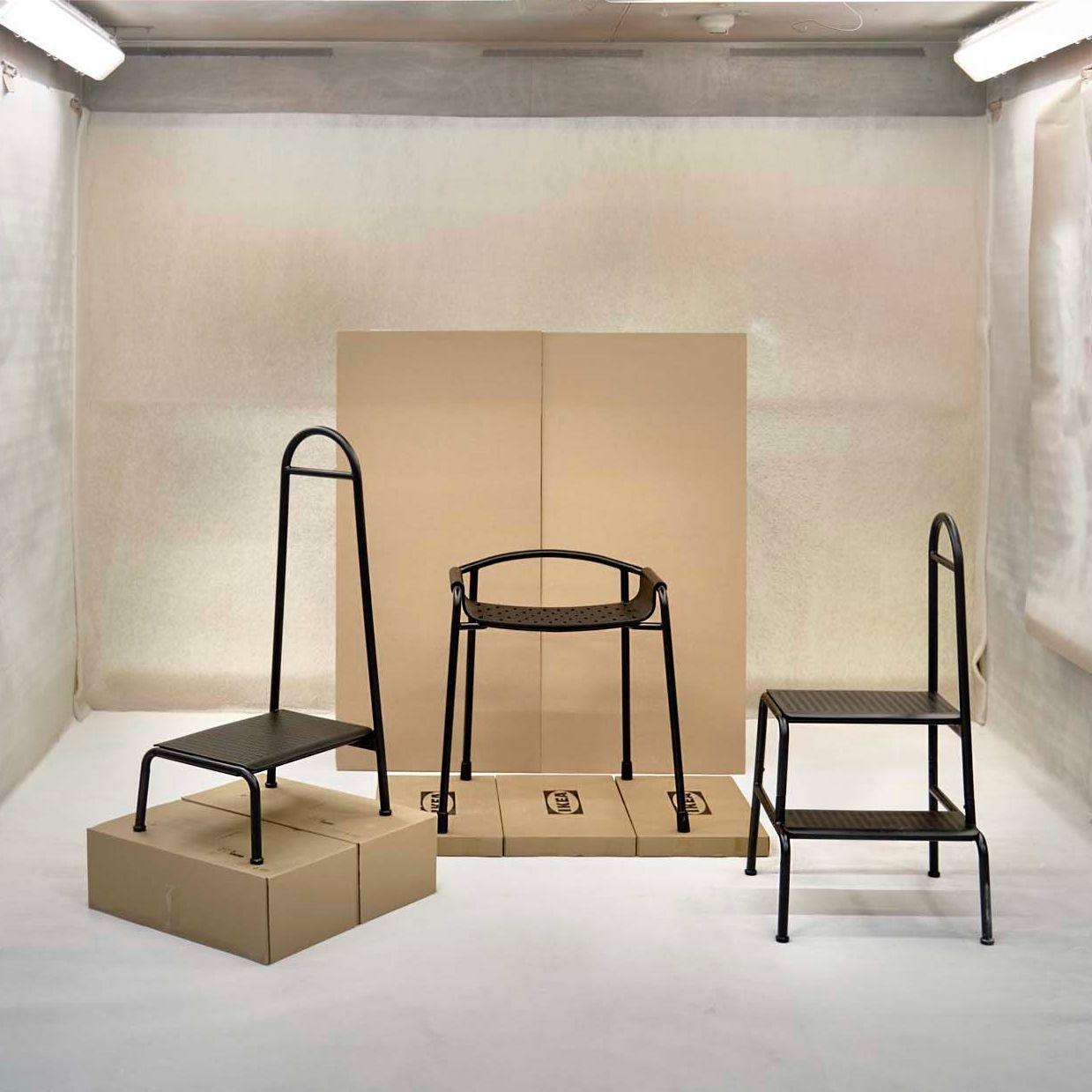 Two anthracite BÄSINGEN step stools on either side of a BÄSINGEN shower chair in a studio setting.
