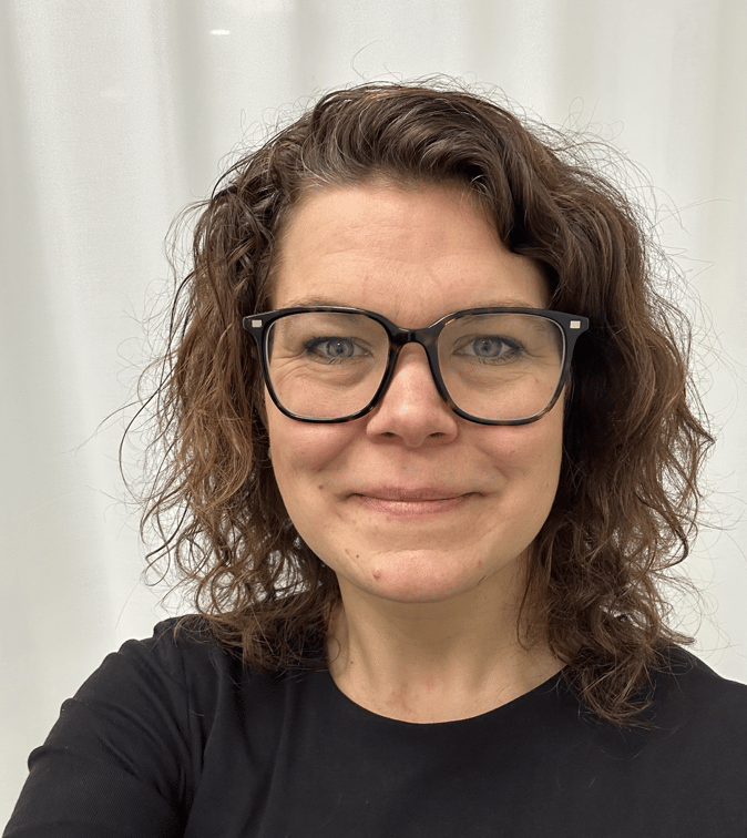 Sofia Snygg smiles at the camera.