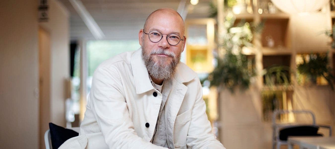 Portrait of Johan Ejdemo seated wearing a white jacket.