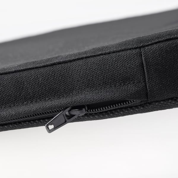 Crna presvlaka za stolicu s izdržljivim patentnim zatvaračem, teksturirana poliesterska tkanina, mekana pjenasta unutrašnjost.