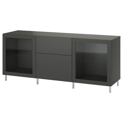 Modern, fekete BESTÅ tárolóegység üvegajtókkal, elegáns és stílusos tárolóhelyet.