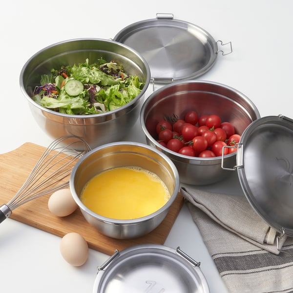 Rozsdamentes acél tálak fedéllel az ételek elkészítéséhez, tálalásához és tárolásához. A fedelek szorosan záródnak, hogy az élelmiszerek frissek maradjanak és megakadályozzák a kiömlést.