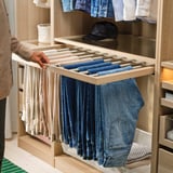 KOMPLEMENT Kihúzható nadrágtartó, fehérre pácolt tölgy hatás, 100x58 cm