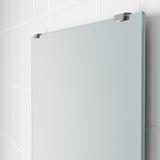 Modern fürdőszoba keret nélküli, állítható tükörrel.