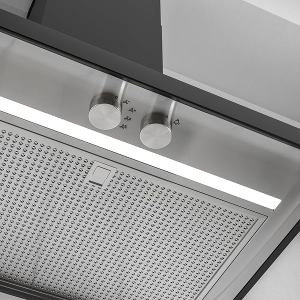 Modern konyhai elszívó letisztult kialakítással és led világítással. Rozsdamentes acél felépítés, fekete felület, letisztult vonalak.