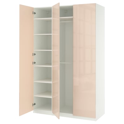 Nyitott, világos rózsaszín ikea PAX gardrób több polcrekesszel.