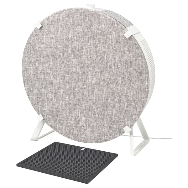 Szürke ikea STARKVIND légtisztító fehér állványon, elöl sötét szűrővel.