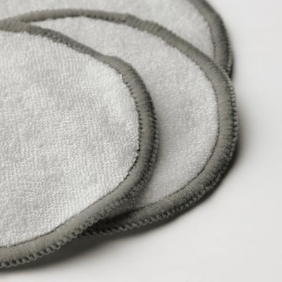 ÅKERRÄTTIKA: set of white reusable cleansing pads with grey edges in mesh bag.