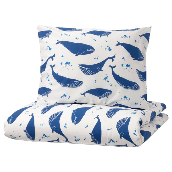 Blue whale-themed bedding set with white duvet, matching pillow, 100% cotton, playful whale pattern, BLÅVINGAD collection.