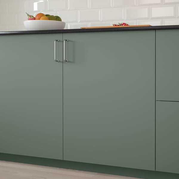 Modern kitchen with grey-green BODARP cabinets and fruit bowl.