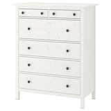 White HEMNES chest with 6 drawers and wooden knobs. Solid wood, classic rectangular shape.