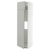 White METOD kitchen cabinet with light grey havstorp door.