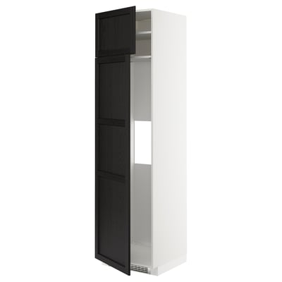 A tall, white METOD kitchen cabinet with a black stained lerhyttan door featuring beveled edges.
