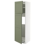 METOD kitchen cabinet in grey-green with two adjustable shelves and white frame.