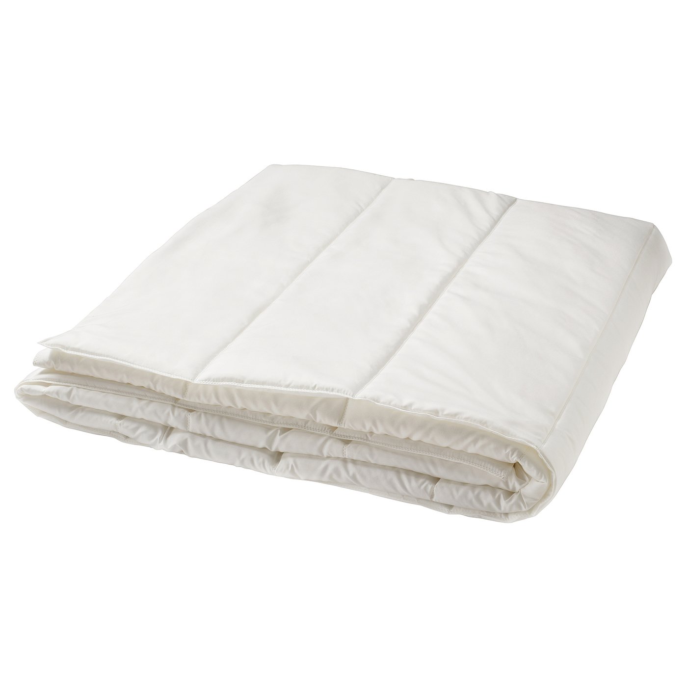 SANDGRÄSMAL duvet, white and folded, recycled polyester material.