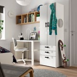 Kids bedroom with SMÅSTAD furniture, laptop, fan, skateboard.