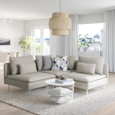 SÖDERHAMN sofa, light gray, spacious with cushions, surrounded by a rug. Its large, seating many, with a modern, low design.