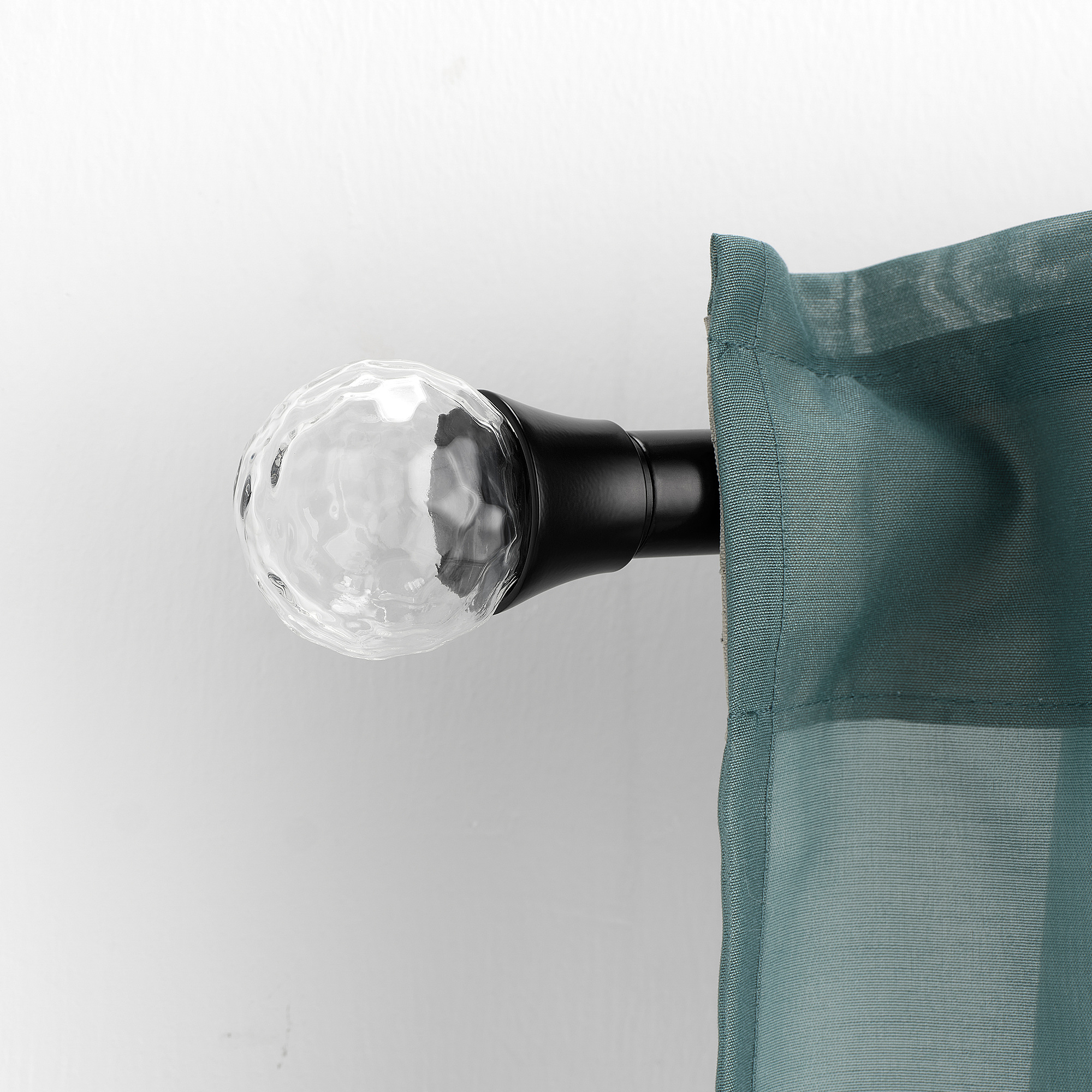 SOLBLOMMOSSA זוג סופיות למוט וילון, שחור/זכוכית