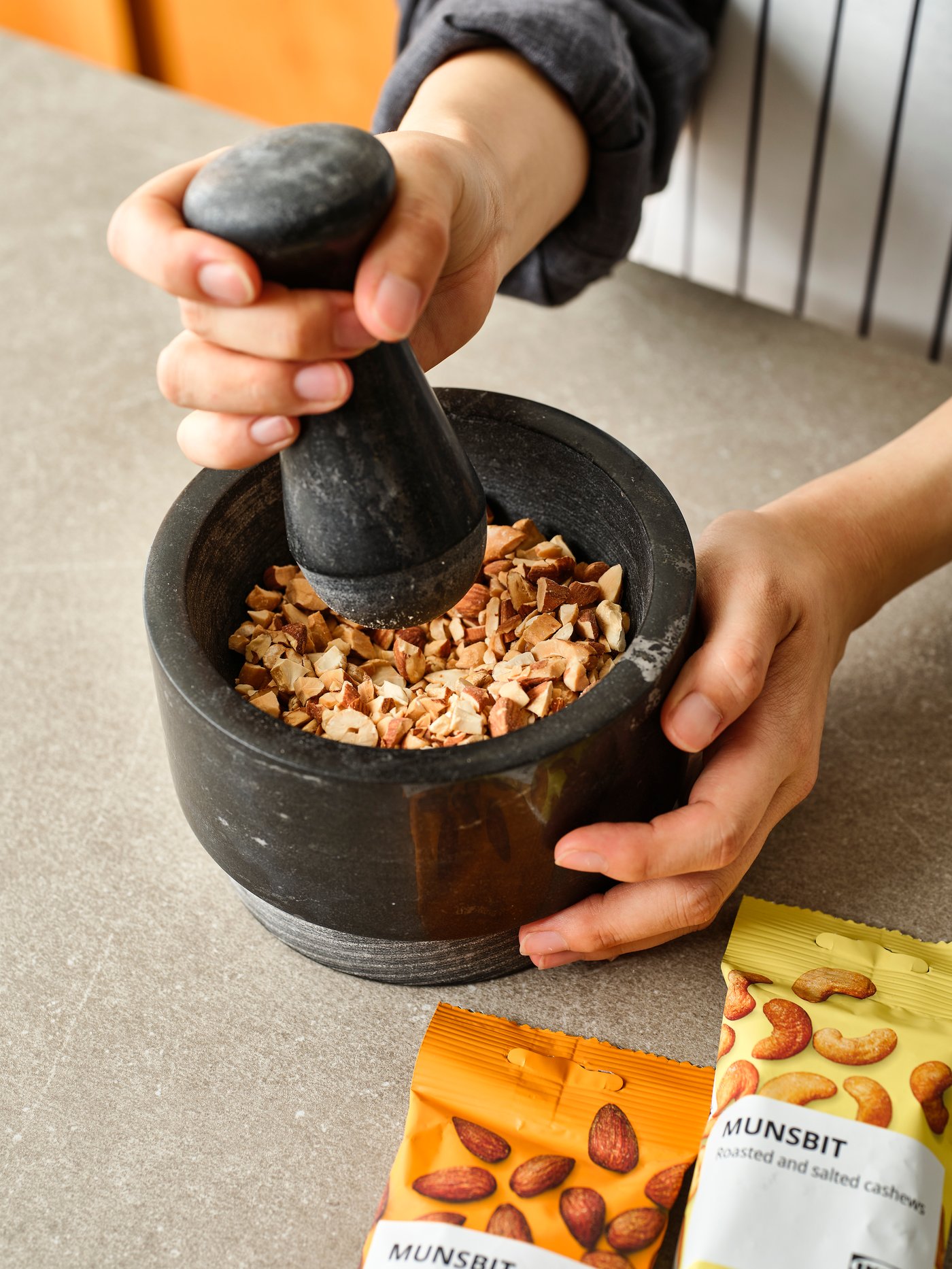 아몬드, 캐슈넛 부수는 컷