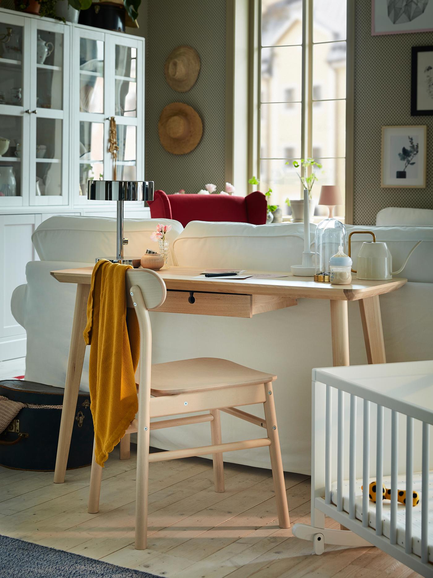 리사보 책상과 의자 이미지