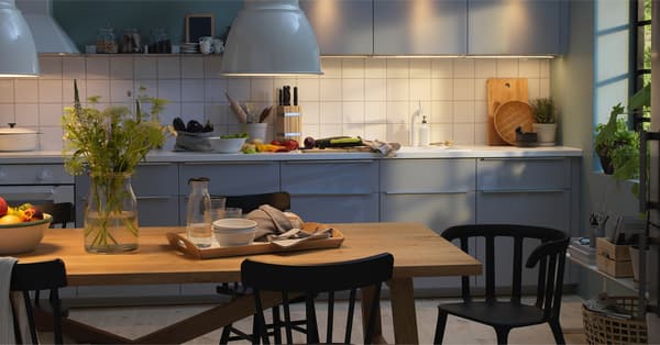 פינת אוכל עשויה עץ