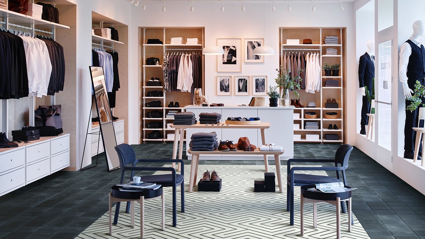 다양한 매장 방문 하기