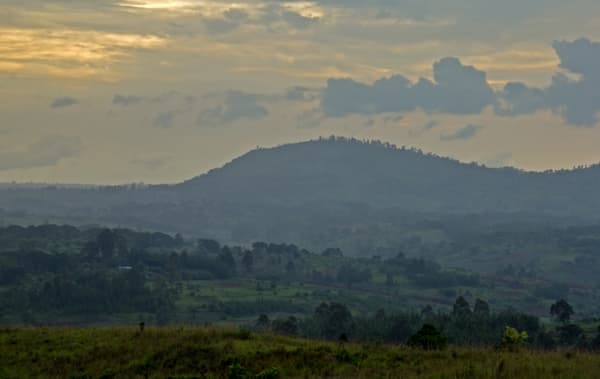 ภูมิทัศน์ชนบทที่มีหุบเขา