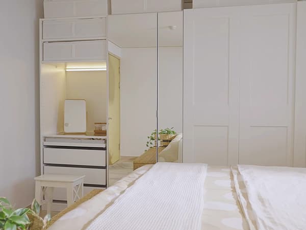 침실에 놓인 옷장 사진