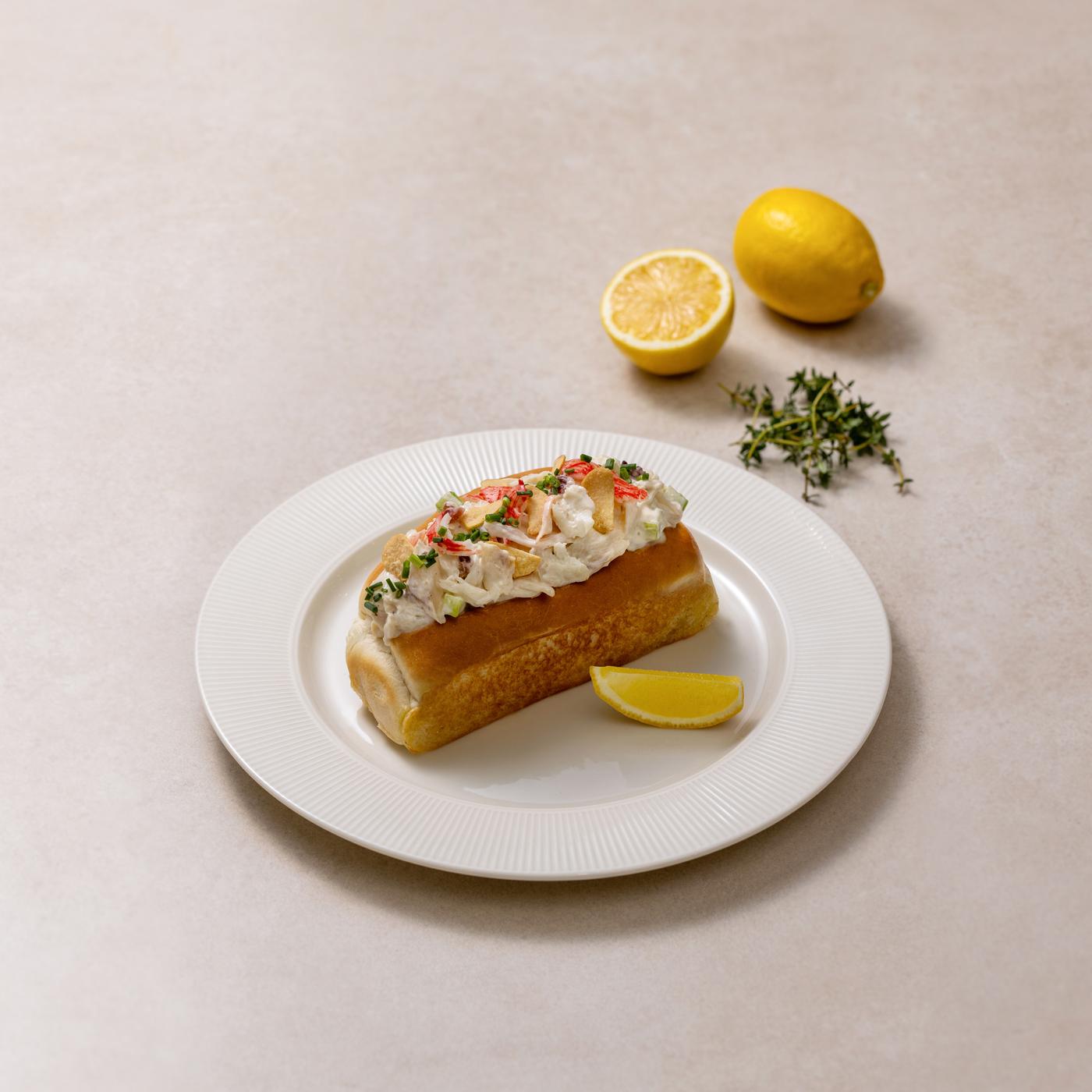 북유럽식 대구 크랩 핫도그 롤 이미지