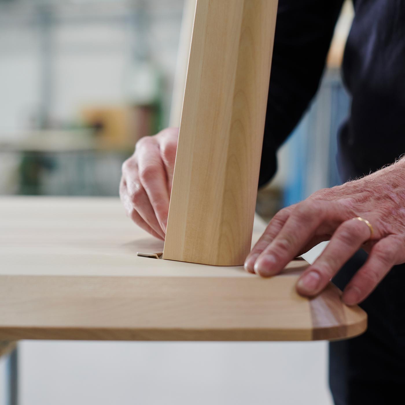 손쉽게 다리를 끼울수 있는 리사보 테이블