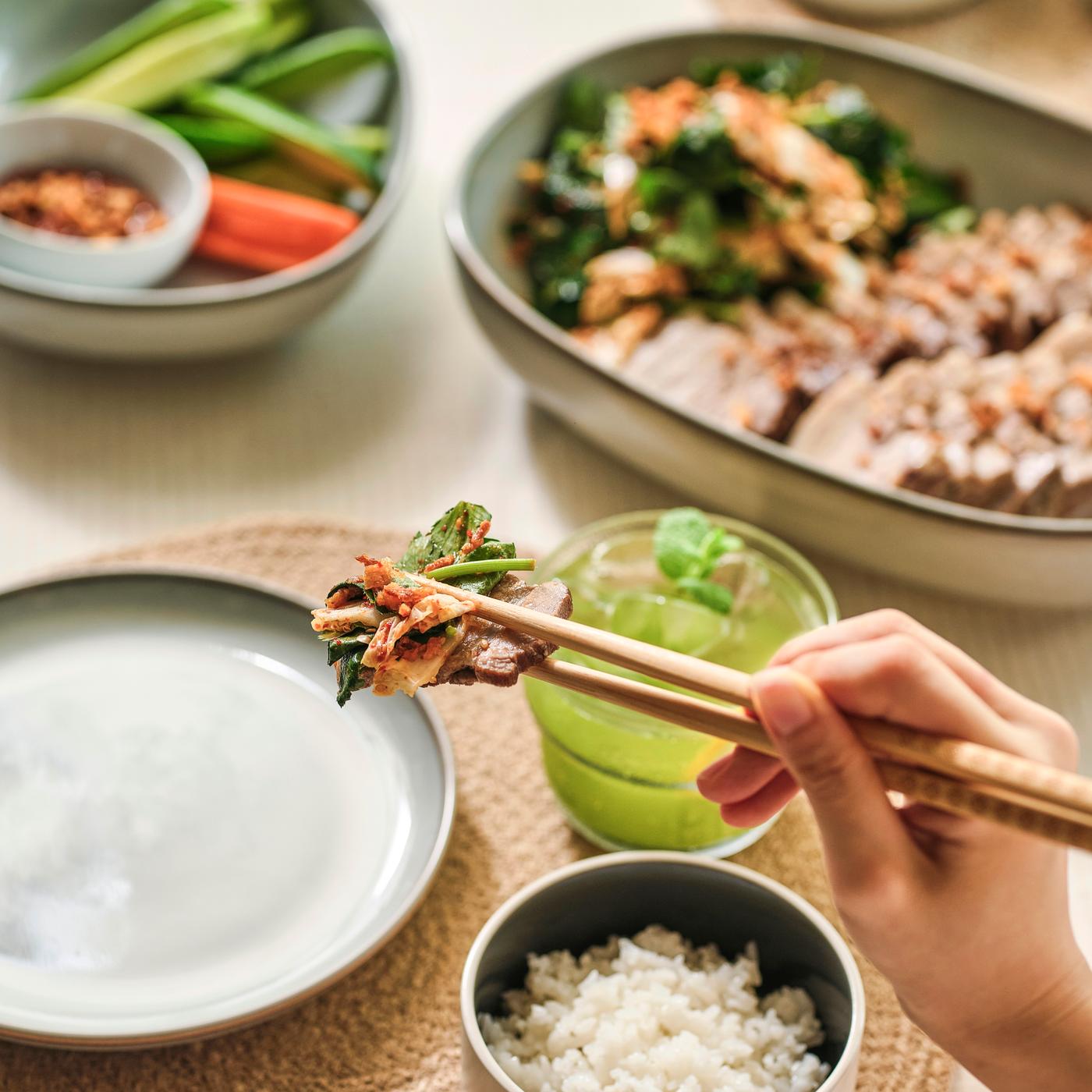 수육과 겉절이 완성 컷