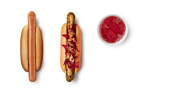 1 csirkés hot-dog, vegetáriánus hot-dog és újratölthető üdítő